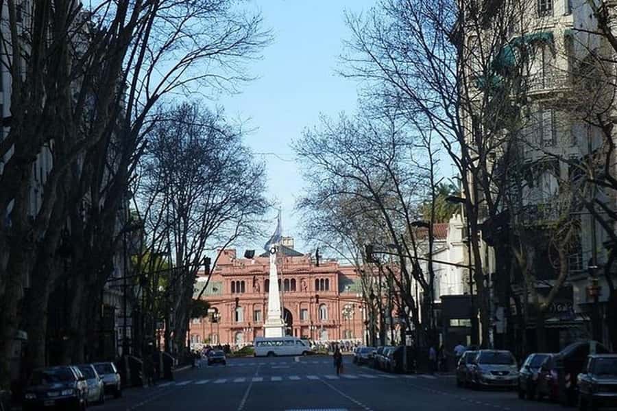 5hs Small Group City Tour of Buenos Aires with Street Food - Should you book this tour?