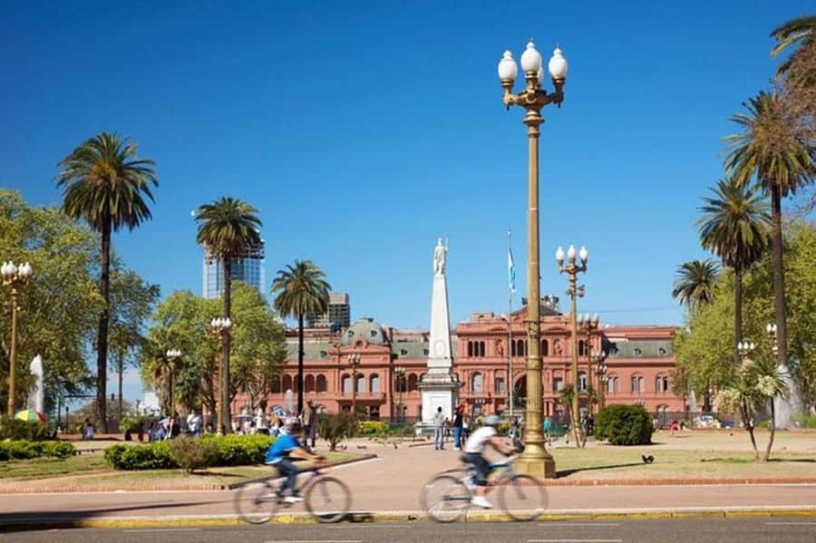 5hs Small Group City Tour of Buenos Aires with Street Food - Puerto Madero, Teatro Colón, and Retiro: big landmarks, quick context