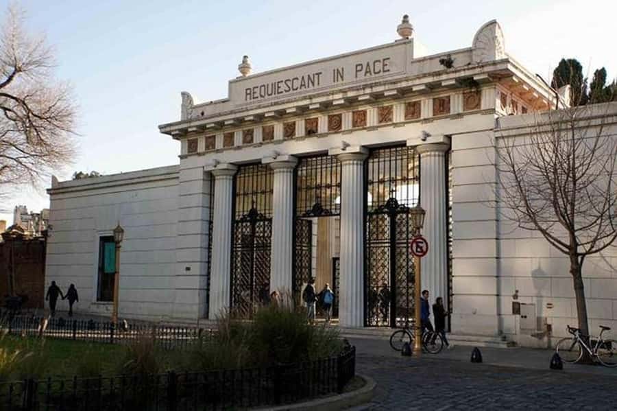 5hs Small Group City Tour of Buenos Aires with Street Food - Floralis Genérica and Facultad de Derecho (UBA): modern Buenos Aires clues
