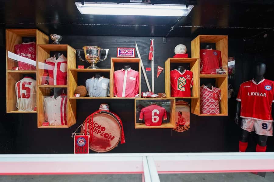 AllMaradona Buenos Aires: Maradona House Museum and Stadium - La Casa de D10S: the house that turned into a historic tribute