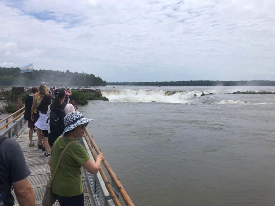 Argentinian Falls Tour + Optional Boat Ride (Private) - Devil’s Throat and photo timing: how to work the crowds