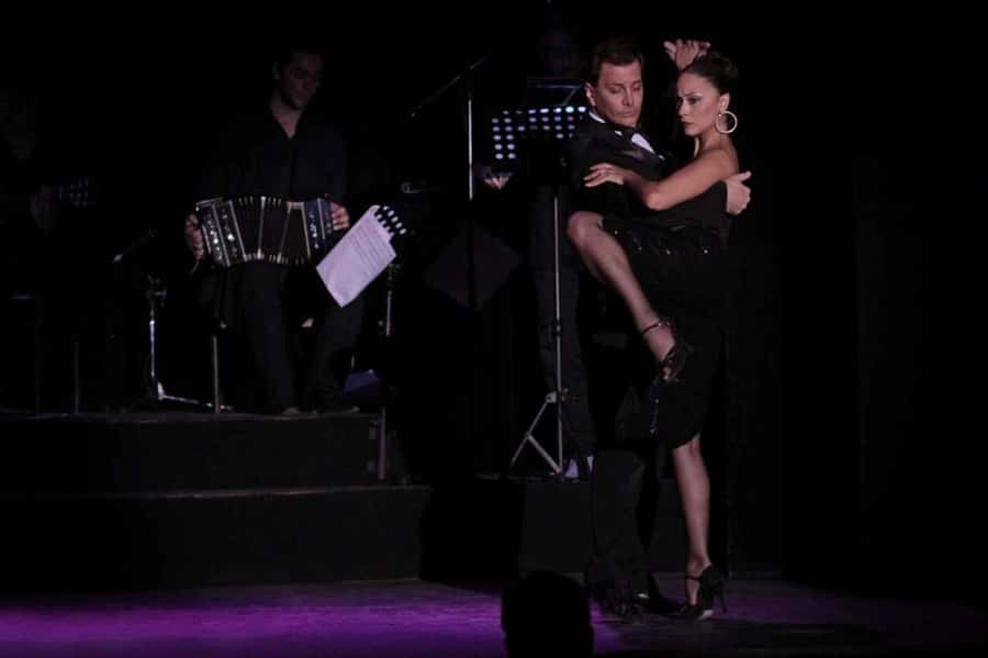 BA: Tango Show and Optional Dinner at Esquina Homero Manzi - What the Evening Timeline Feels Like (Dinner Option vs No Dinner)