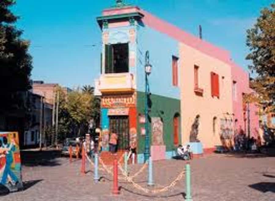 Buenos Aires City Tour with Luxury Lunch - Plaza de Mayo, Plaza San Martín, and Plaza Congreso stops