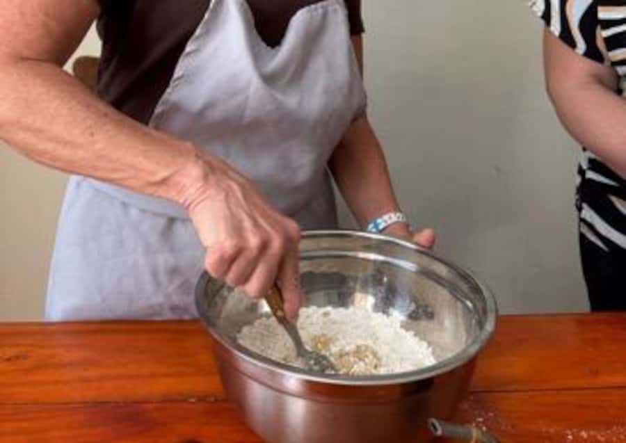 Buenos Aires: Empanadas and Alfajores Guided Cooking Class - Empanadas made the Argentine way, dough to repulgue