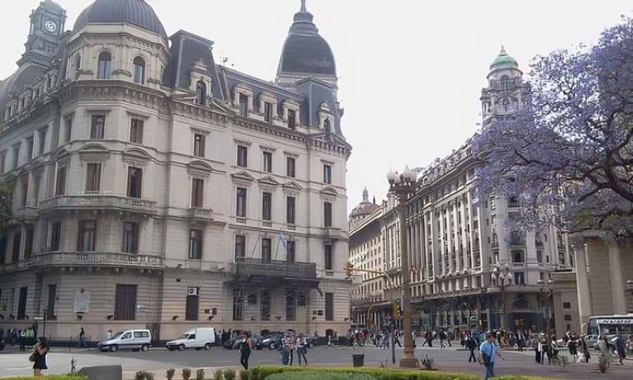 Buenos Aires : Highlights Walking Tour With A Guide - Starting at Che Juan Hostel BA, and why that matters