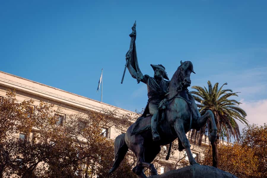 Buenos Aires: Historic Buenos Aires Landmarks & Icons Tour - Museo del Bicentenario: Presidential Relics and Art You Can Actually See