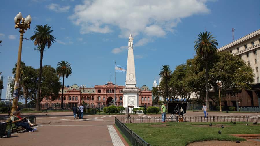 Buenos Aires: Historic District Private Guided Walking Tour - Casa Rosada, the Cabildo, and how power shows up in stone