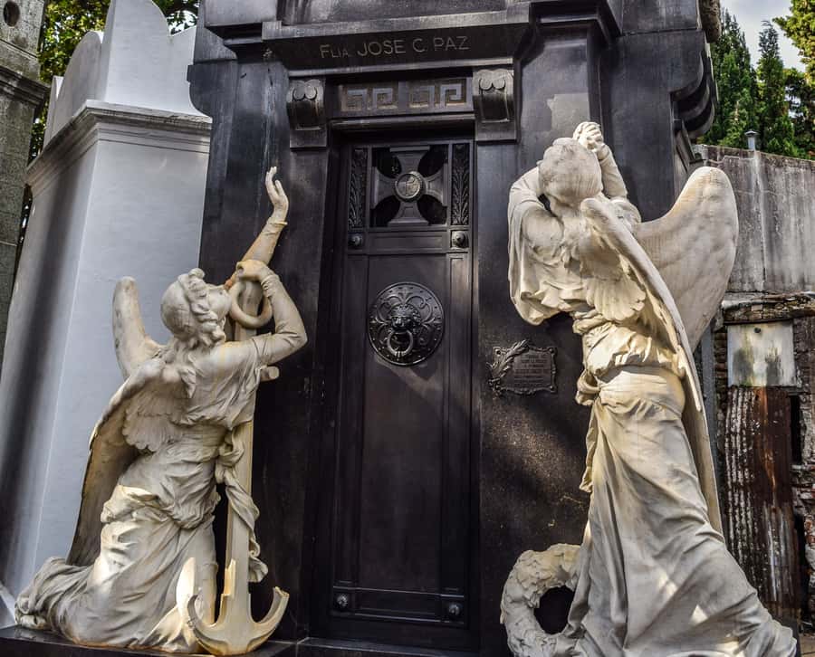 Buenos Aires: La Recoleta Cemetery Guided Tour in English - Timing tips that make the difference