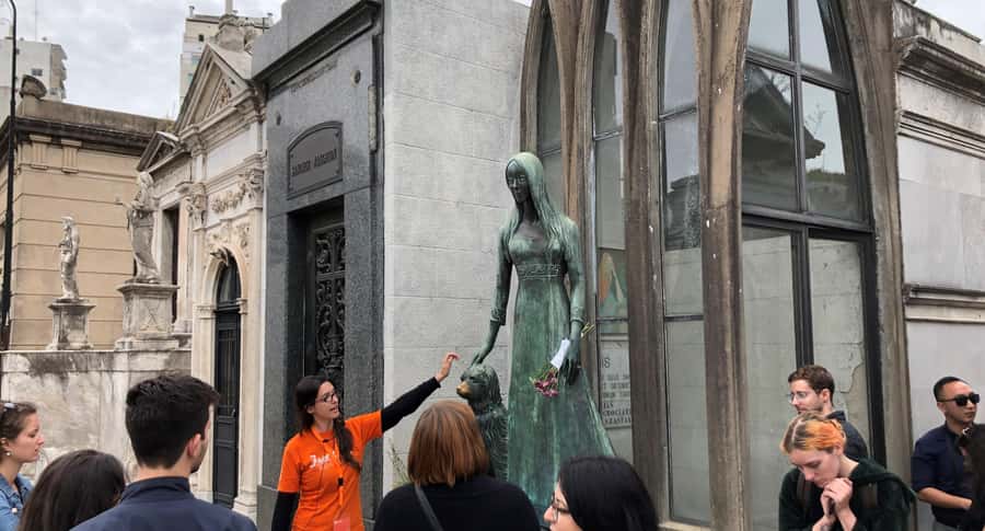 Buenos Aires: La Recoleta Cemetery Guided Tour in English - The Evita Peron mystery stop