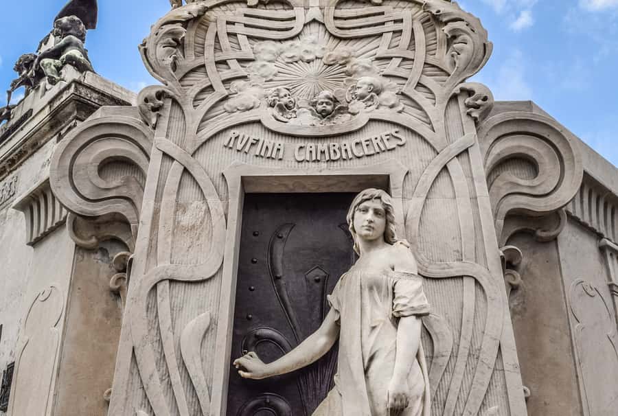 Buenos Aires: La Recoleta Cemetery Guided Tour in English - Getting set up: meeting point and what to bring