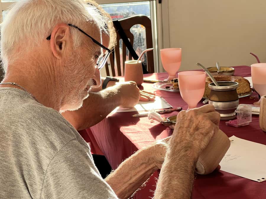 Buenos Aires: Mate & paint experience with pastry tasting - Choosing your design, then painting your wooden mate cup