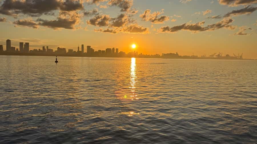 Buenos Aires: Puerto Madero Sunset Cruise with Open Bar - Key things that make this cruise worth your time