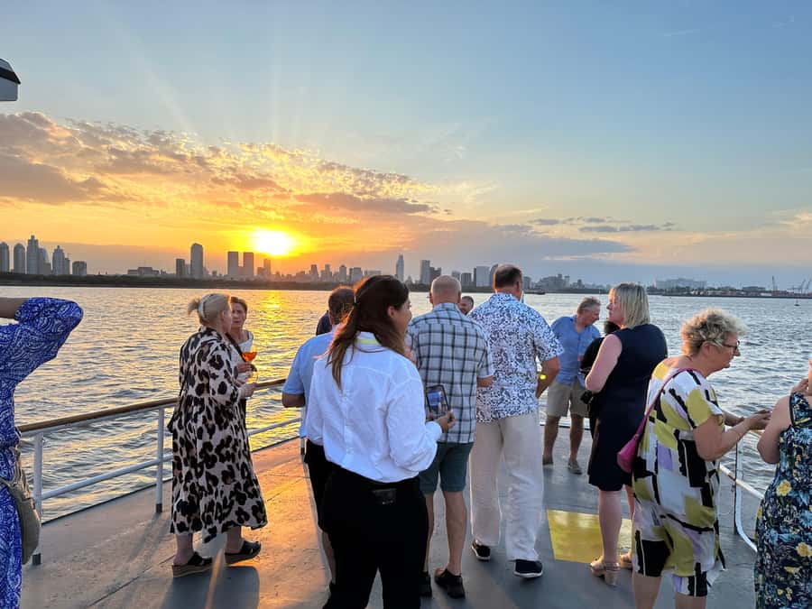 Buenos Aires: Puerto Madero Sunset Cruise with Open Bar - Should you book this cruise?
