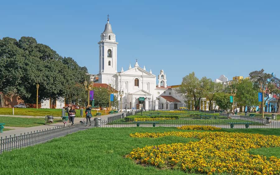 Buenos Aires: Recoleta and Retiro Tip Based Walking Tour - Walking pace, group size, and who should book