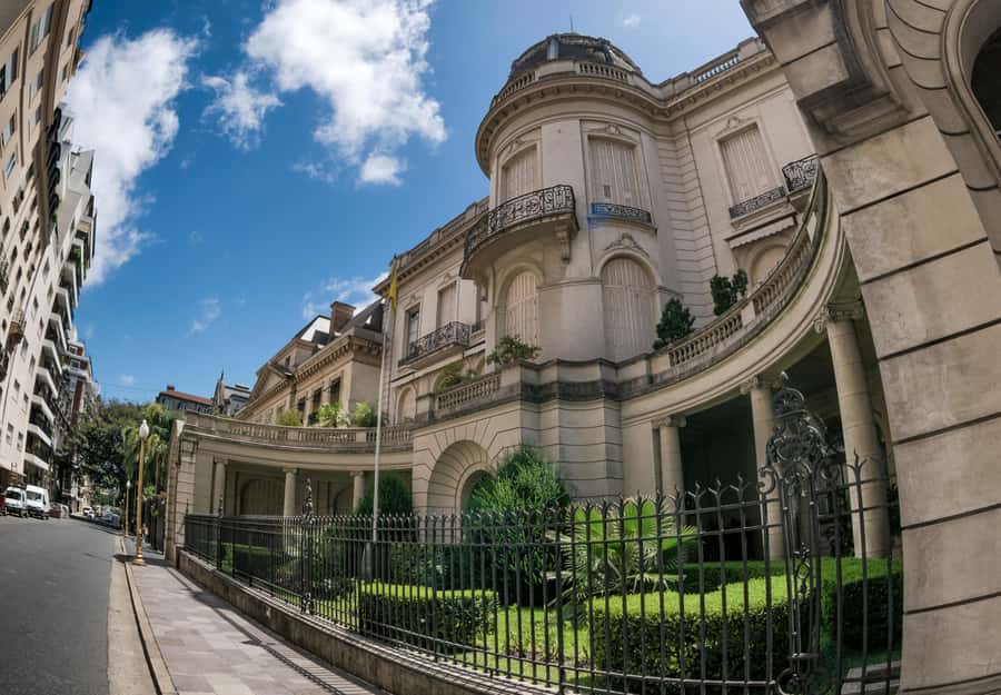 Buenos Aires: Recoleta and Retiro Tip Based Walking Tour - Price and value: tip-based, short, and high on guidance