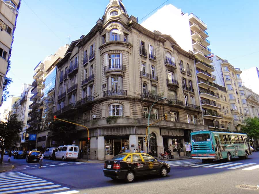 Buenos Aires: Recoleta Neighborhood Walking Tour - La Biela as the bookend: quick landmark energy