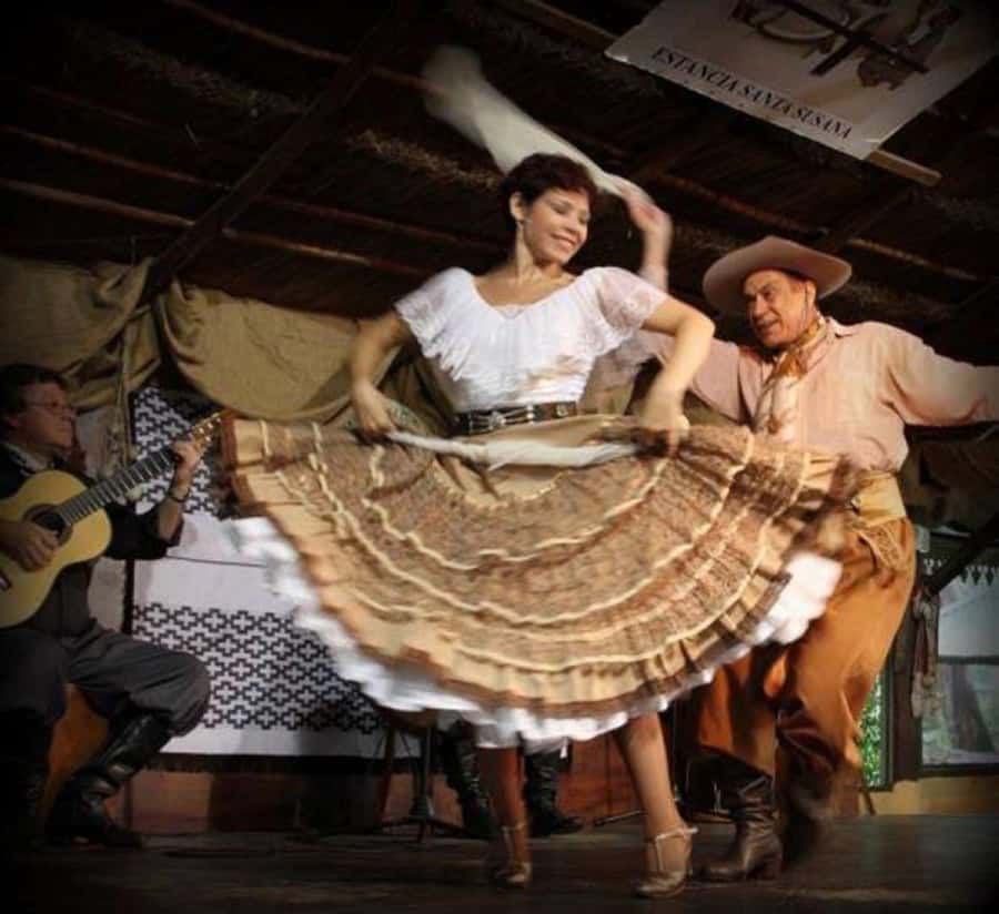 Buenos Aires: Santa Susana Ranch Day Tour, BBQ & Shows - Pulpería Welcome: Empanadas, Wine, and Setting the Ranch Mood