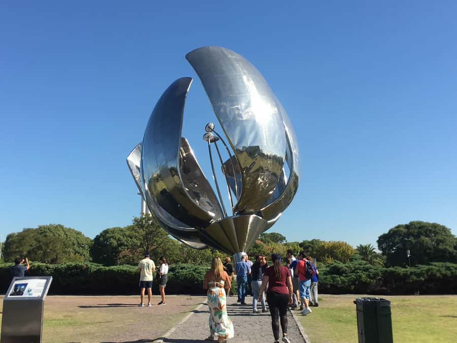 Buenos Aires:Small Group Tour AM & Sunset Open Bar Cruise PM - Retiro, Palermo, and Recoleta: Floralis Generica and the big-square stops