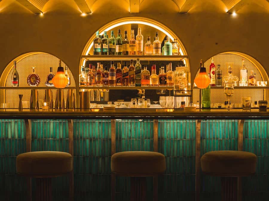 Buenos Aires: Speakeasy & Mixology Bar Tour with Cocktails - Stop One, A Hidden Speakeasy That Sets the Tone