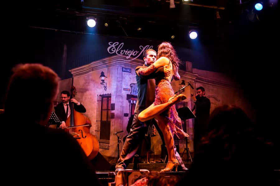 Buenos Aires: Tango - El Viejo Almacén! The first and most traditional show - What you actually see: musicians, singers, and dancers in traditional tango form