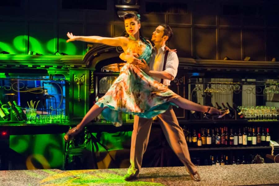 Buenos Aires Tango Show and Dinner in El Querandi - Language and Comfort: Who Runs the Evening