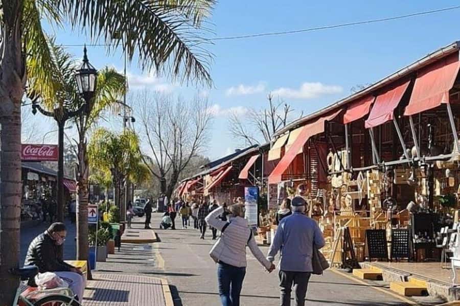 Buenos Aires: Tigre Delta Half-Day Tour with Navigation - Tigre town stops: Paseo Victorica, Naval Museum, and local color