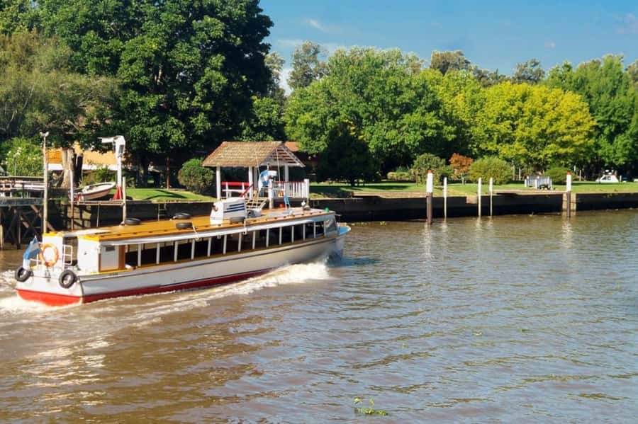 Buenos Aires: Tigre Delta Premium Boat Tour - What you’ll see in Tigre: islands, homes, and daily rhythm
