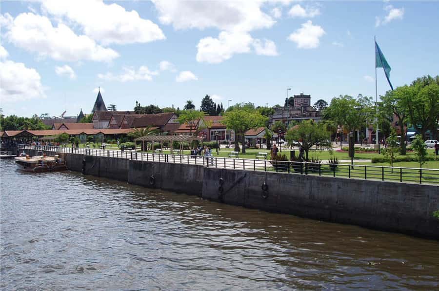 Buenos Aires: Tigre Premium with Boat Ride - San Isidro’s Neo Gothic Cathedral and the San Fernando rowing feel