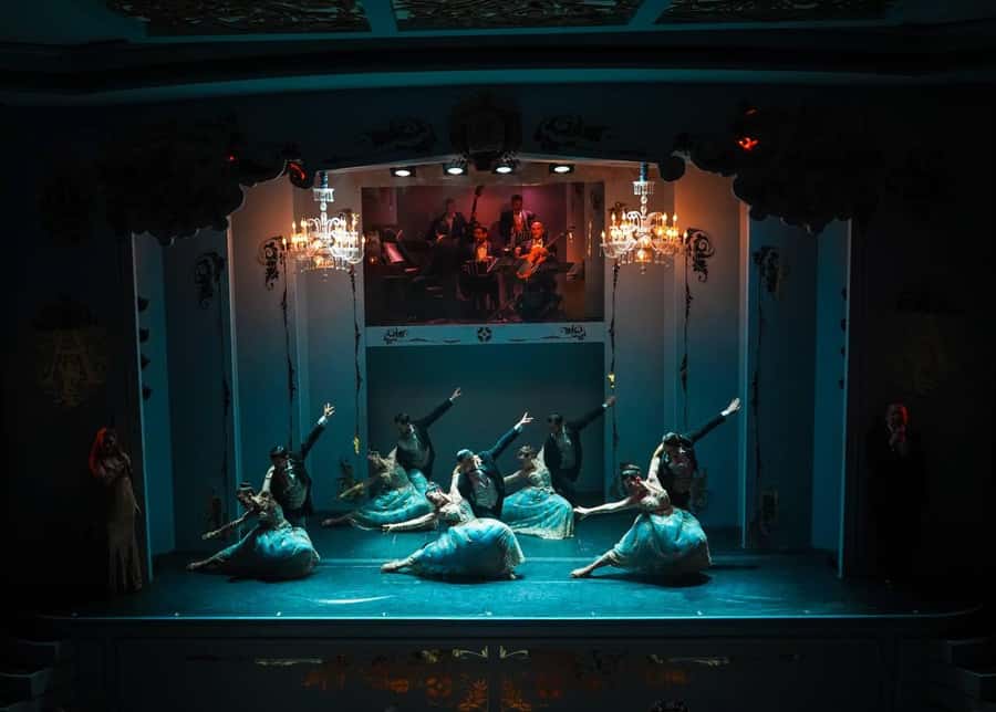 Café de los Angelitos - Traditional Night in Buenos Aires - The live tango show, accordion music, and how the night runs