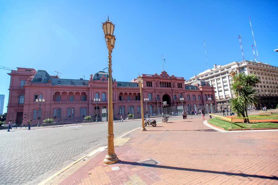 Classic City Tour of Buenos Aires: Neighborhoods and Emblems - San Telmo to La Boca and Caminito: Cobblestones to Color