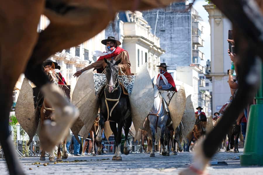 Discover Salta and enjoy the city with a photojournalist - 9 de Julio Square: orienting yourself in public space