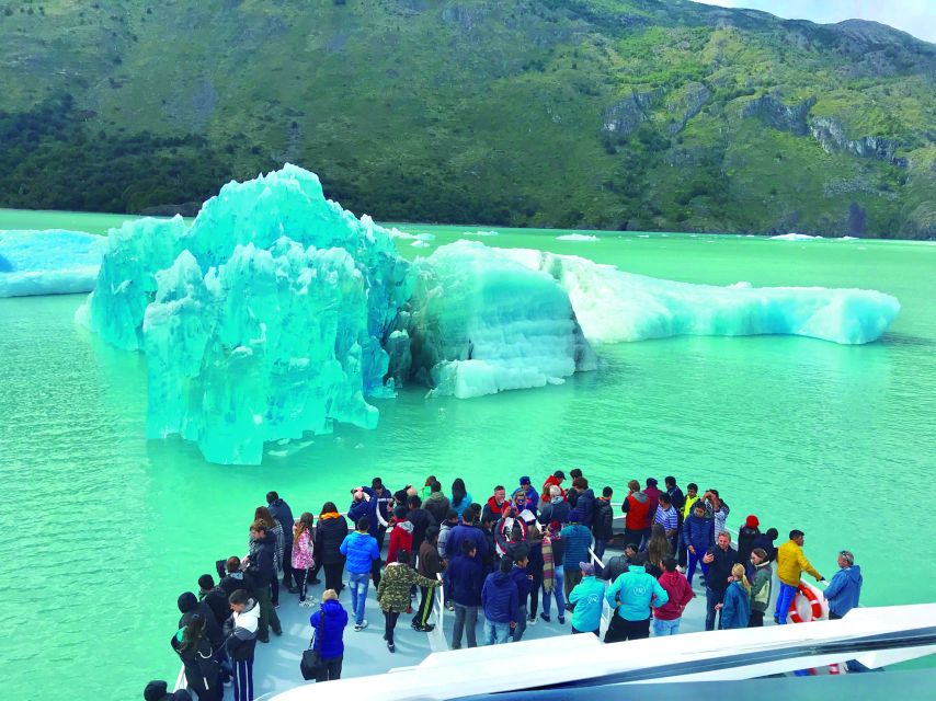 El Calafate: Glaciers Gourmet Experience - Full Day Cruise - Glacier-Themed Decor and the Kids Recreation Area, Small Touches That Help