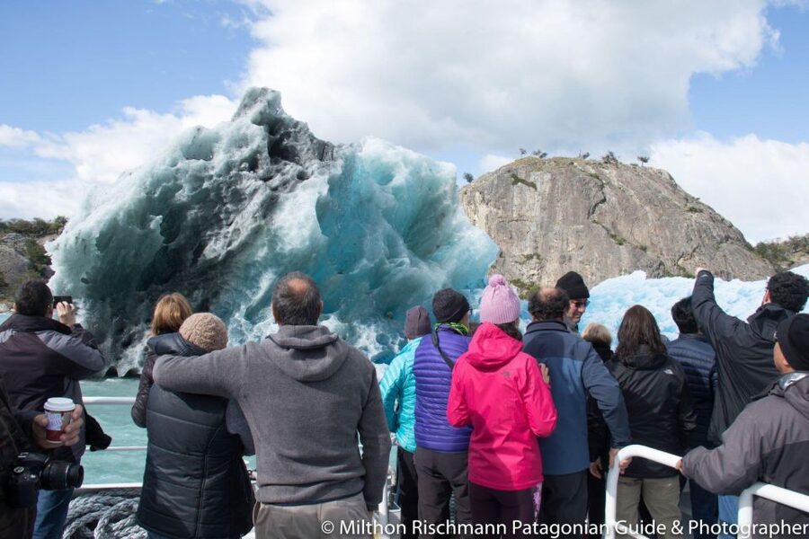 El Calafate: Gourmet Navigation Upsala & Spegazzini Glaciers - Upsala Channel and iceberg cruising: panoramic views plus a warm snack plan