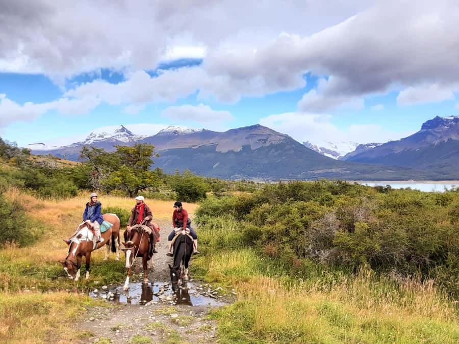 El Calafate: Nibepo Aike Ranch with Horseback Riding - Horseback riding with a baqueano, the real reason to come