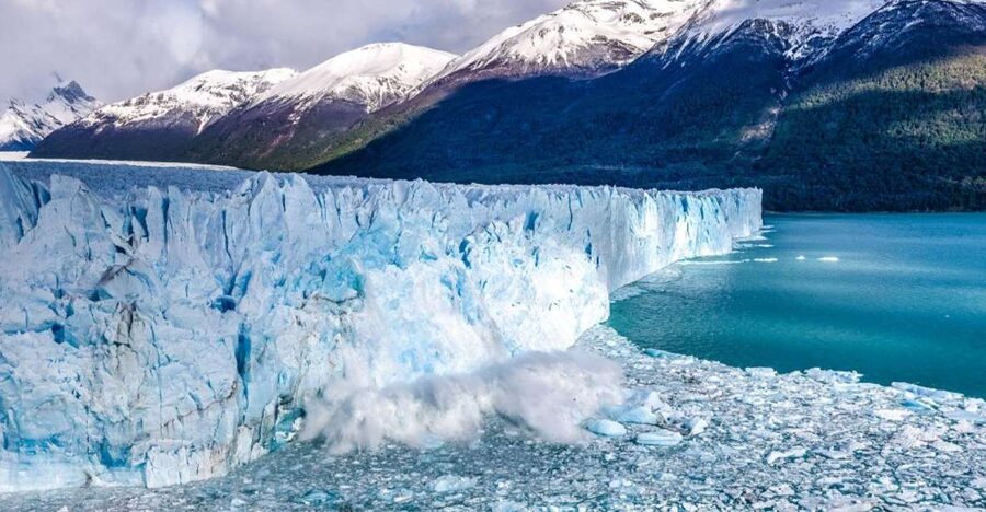 El Calafate: Trip to the Famous Perito Moreno Glacier - Navigation option: a closer look from the water