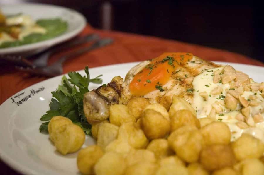Esquina Homero Manzi Dinner and Tango Show - Food, Drinks, and the Practical Reality of Dinner Service