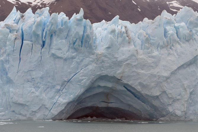 Excursion to the Perito Moreno Glacier, with guide and transfer to / from the hotel - Entering Los Glaciares National Park: where the day turns real