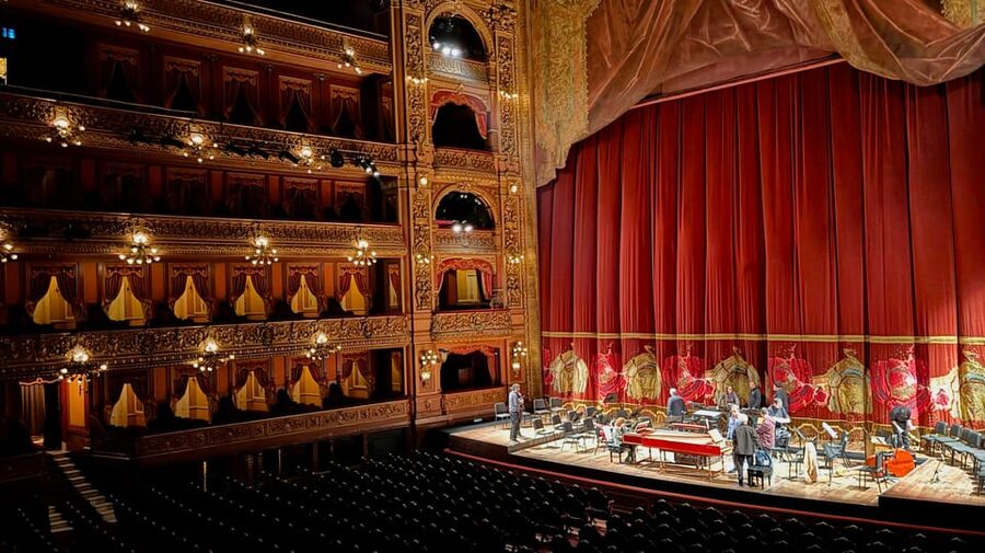 Experience Teatro Colon : Secure your Tour today!!! - Timing that works: arriving early and staying flexible