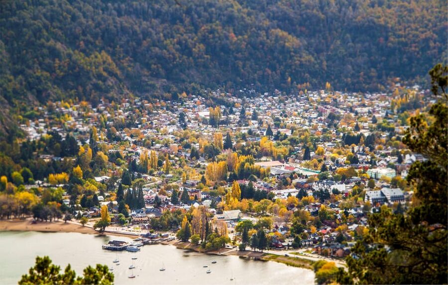 From Bariloche: San Martin de los Andes and 7 Lakes Circuit - Arriving in San Martín de los Andes and Lake Lácar views