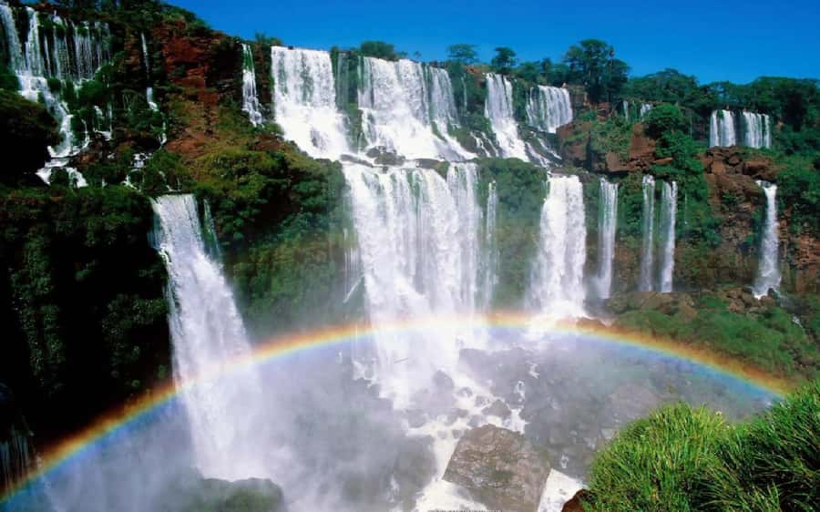 From Buenos Aires: 3-Day Iguazu Falls Tour with Airfare - 4-star hotel on the Argentine or Brazilian side, and why it matters