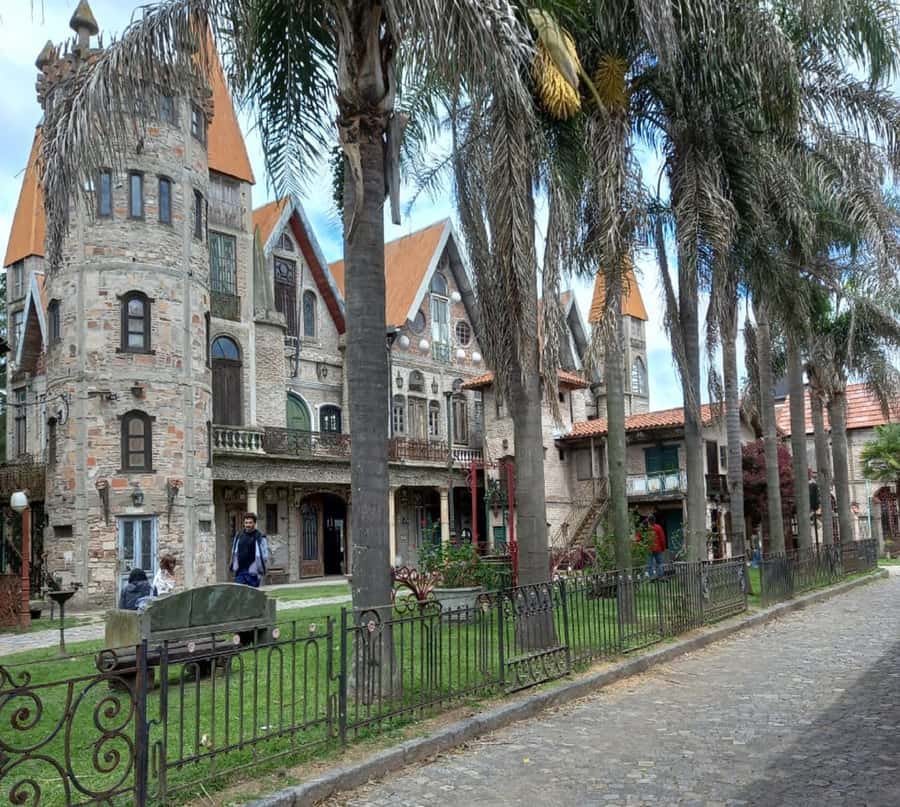 From Buenos Aires: Magical and Mysterious Campanopolis Tour - The Ride Out to the Ezeiza Area: Use the Time for Context