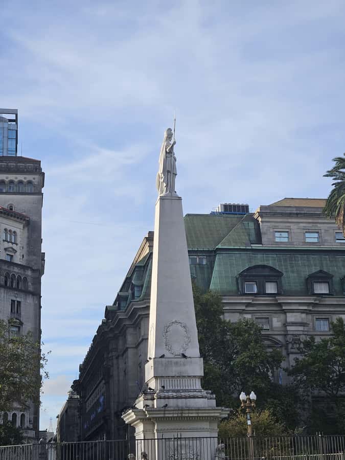 From Colonialism to Eclecticism, Buenos Aires arquitectonica - From Plaza de Mayo to Teatro Colón, one walking route