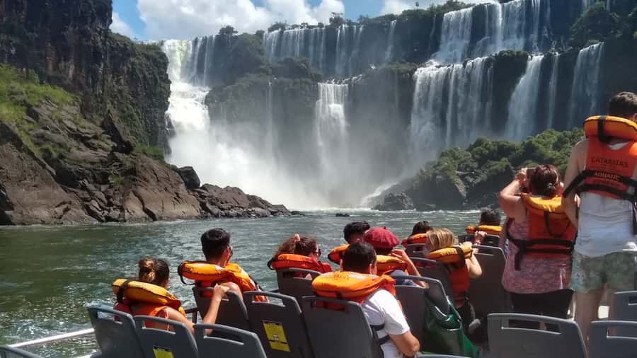 From Puerto Iguazu: Argentinian Iguazu Falls with Boat Ride - From Puerto Iguazu to the Argentina park side, the day starts smoothly