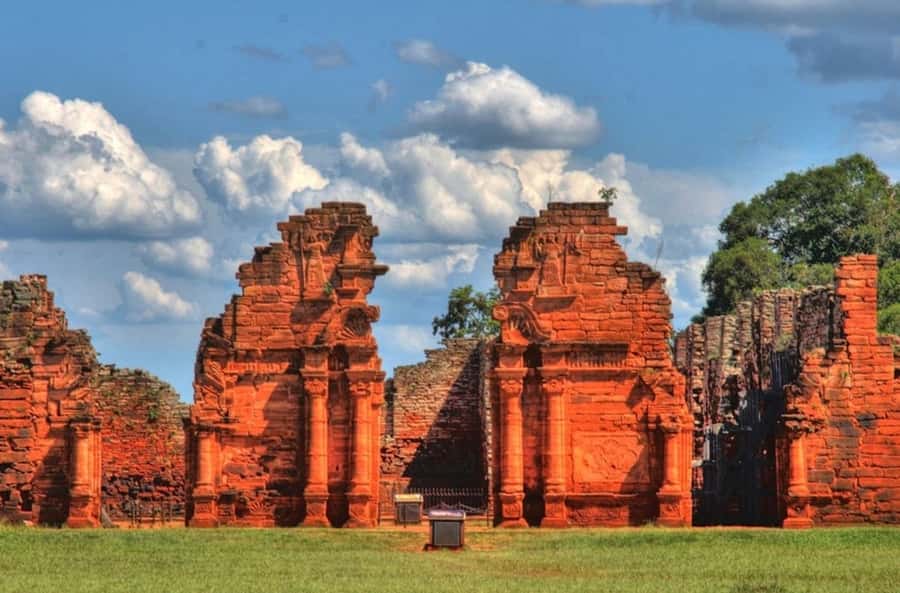 From Puerto Iguazu: San Ignacio Ruins and Wanda Mines Tour - A long ride out of Puerto Iguazú, then two very different worlds