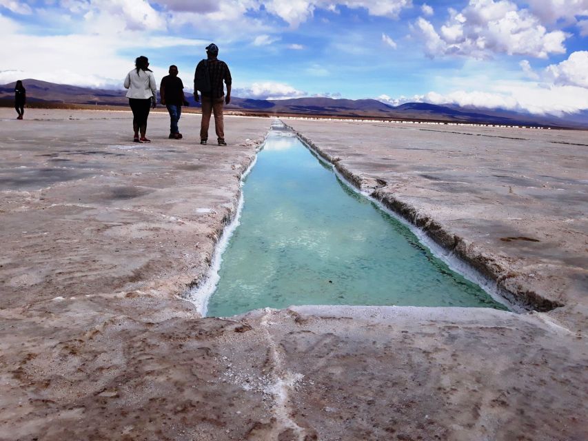 From Salta: 2 Day Guided Trip to Cafayate & Salinas Grandes - Day 1 from Salta to Cafayate: farms, tobacco fields, and Garganta del Diablo