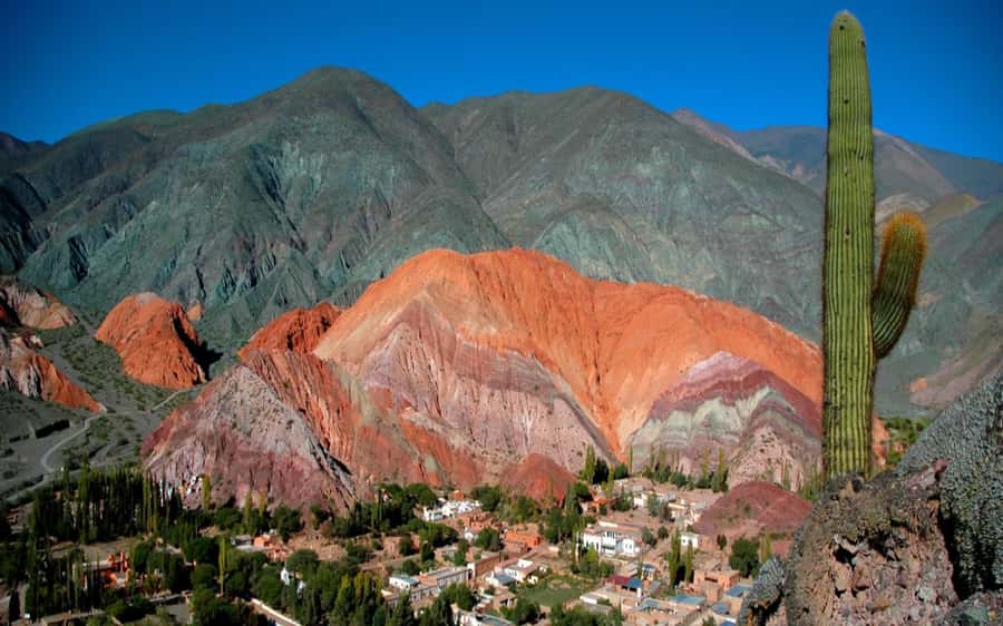 From Salta: Serranías del Hornocal & Hill of 14 Colors Tour - Capricorn sundial stop, short and useful