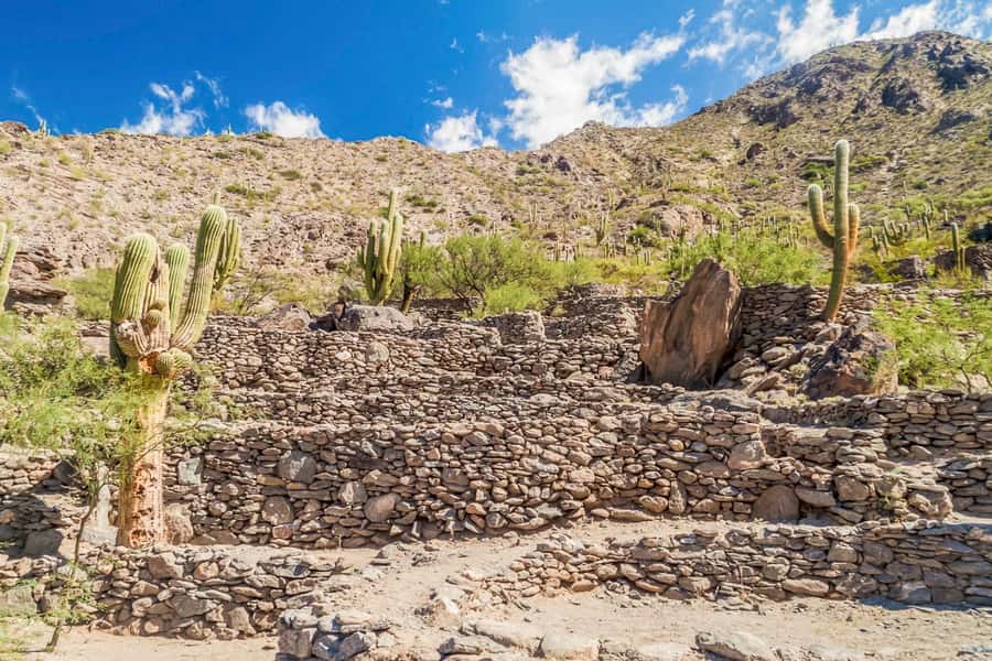 From Tucumán: Tafí del Valle, Quilmes Ruins and Cafayate - The “in-between” sights: Los Sosa Gorge, El Indio, Menhires Park, and La Angostura Lake