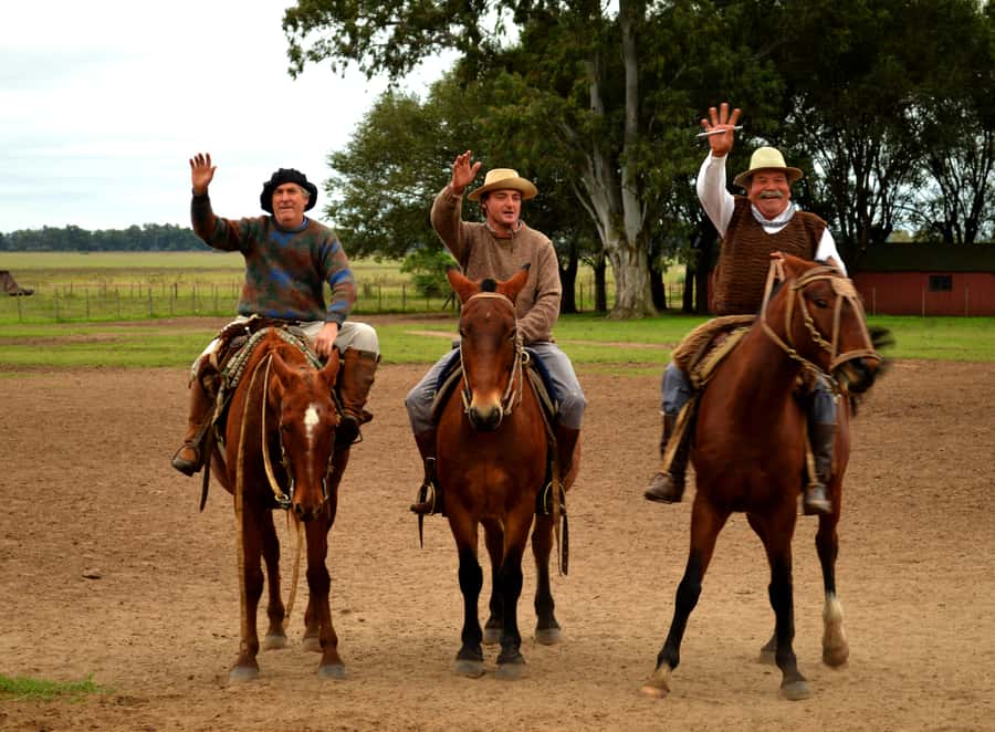 Full-Day at Santa Susana Ranch with BBQ, Drinks and Show - Tour the Grounds: Chapel, Museum, and Working Ranch Stories