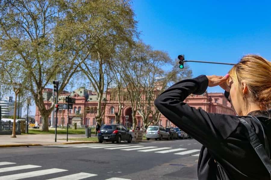 Full Day City Tour Buenos Aires, Recoleta Cemetery and Tigre - San Telmo and Calle Defensa, tango streets with real everyday energy