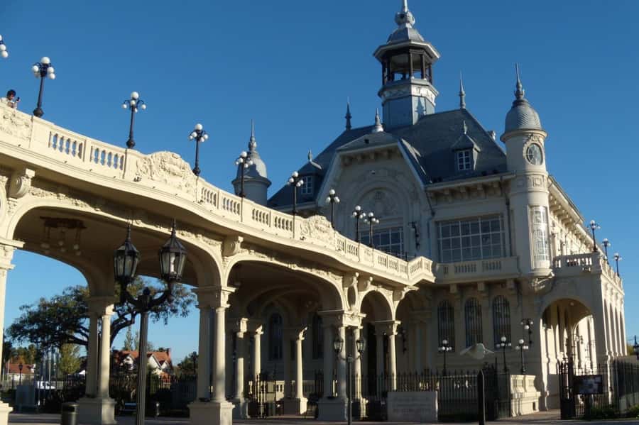 Full Day City Tour Buenos Aires, Recoleta Cemetery and Tigre - Puerto Madero and Palermo, modern edges and photo-friendly streets